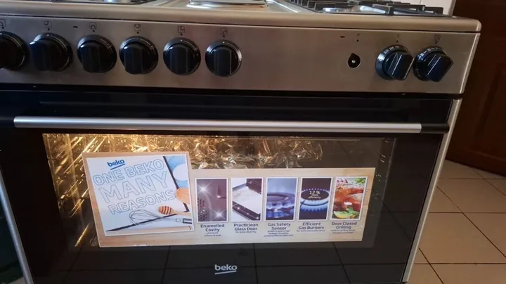 Beko freestanding cooker with oven