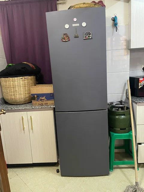 Dark grey bottom-freezer fridge in a customer kitchen